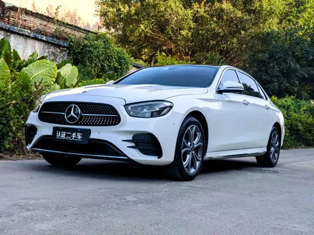 Фотография автомобиля — Mercedes-Benz E-Class