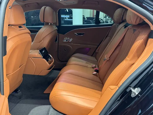 Bentley Flying Spur — Фото автомобиля 14