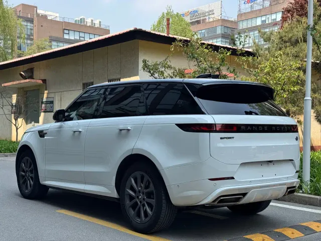 Land Rover Range Rover Sport — Фото автомобиля 5