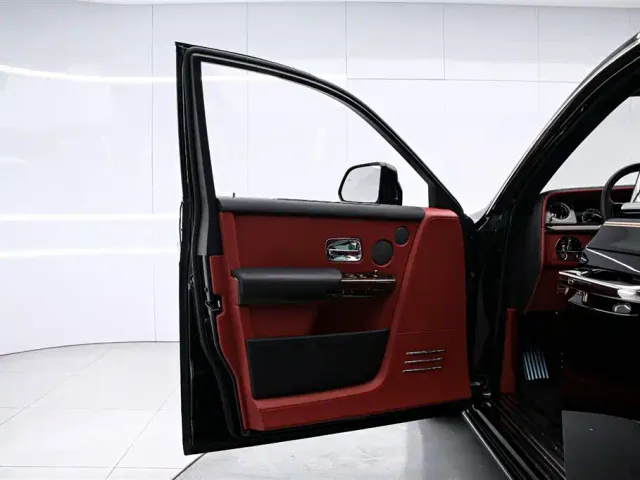 Rolls-Royce Phantom — Фото автомобиля 11