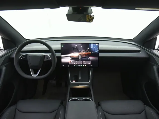 Tesla Model Y L — Фото автомобиля 6