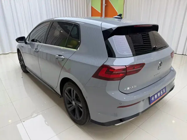 Volkswagen Golf — Фото автомобиля 17