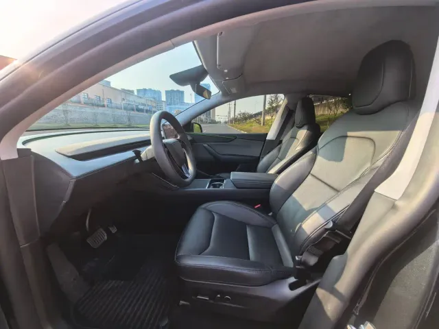 Tesla Model Y — Фото автомобиля 4