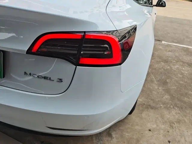 Tesla Model 3 — Фото автомобиля 7