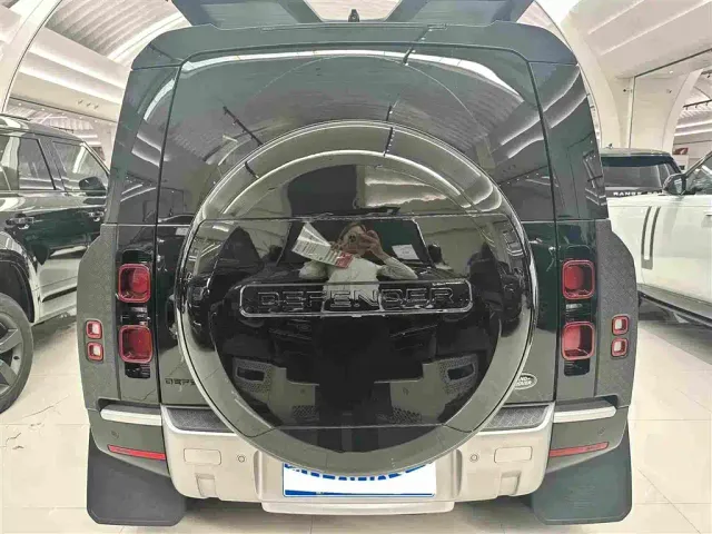 Land Rover Defender — Фото автомобиля 20