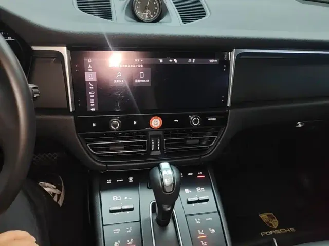 Porsche Macan — Фото автомобиля 12