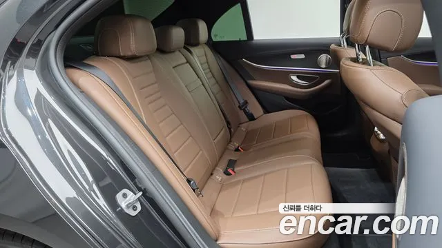 Mercedes-Benz E-Class — Фото автомобиля 9