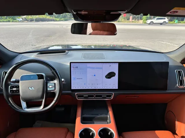 Li Auto L8 — Фото автомобиля 11