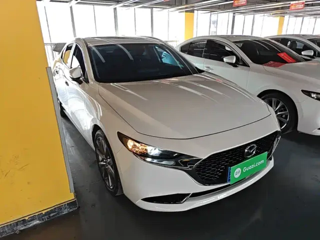 Mazda Axela — Фото автомобиля 3
