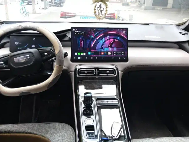 Geely Boyue L — Фото автомобиля 12