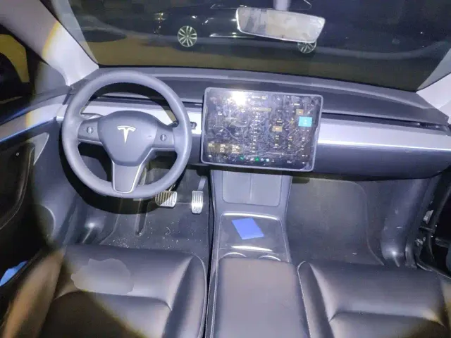 Tesla Model Y — Фото автомобиля 5