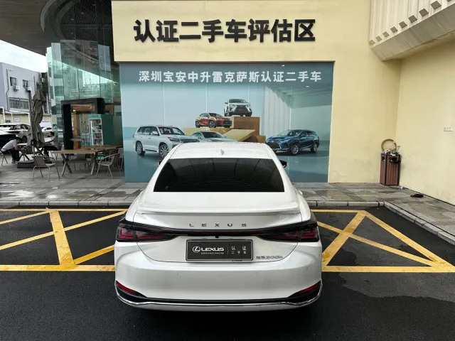 Lexus ES — Фото автомобиля 24