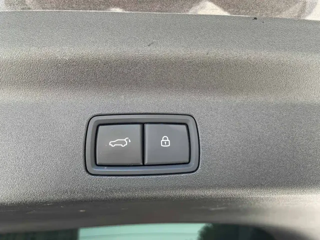 Li Auto L8 — Фото автомобиля 13