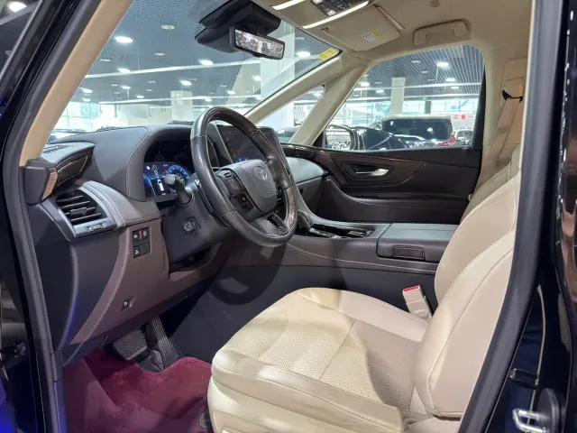 Toyota Alphard — Фото автомобиля 3