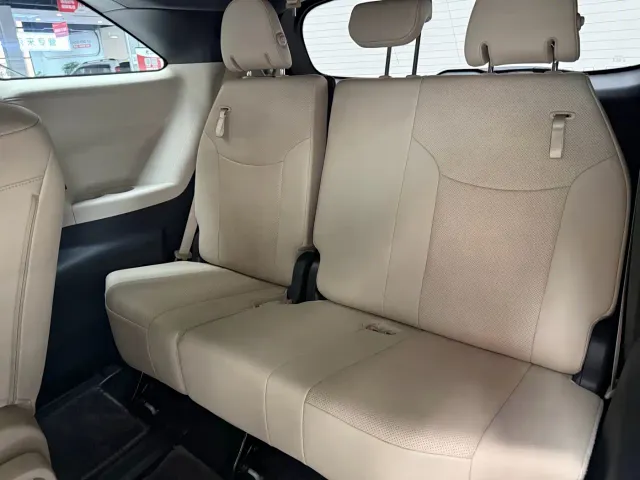 Toyota Sienna — Фото автомобиля 23