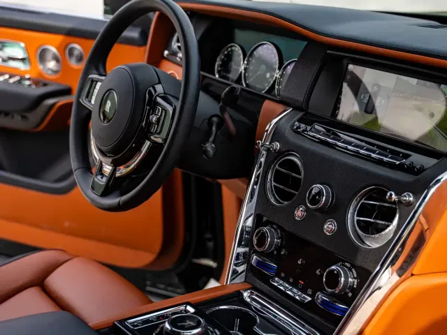 Rolls-Royce Cullinan — Фото автомобиля 18