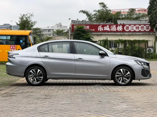 Peugeot 408 — Фото автомобиля 5