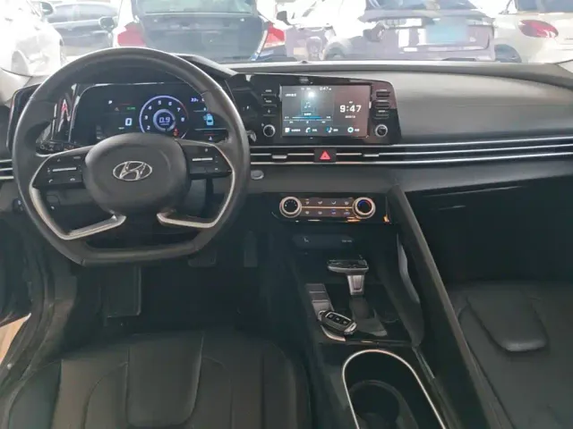 Hyundai Elantra — Фото автомобиля 9