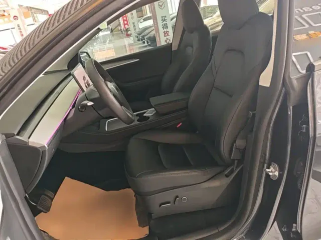 Tesla Model Y — Фото автомобиля 14