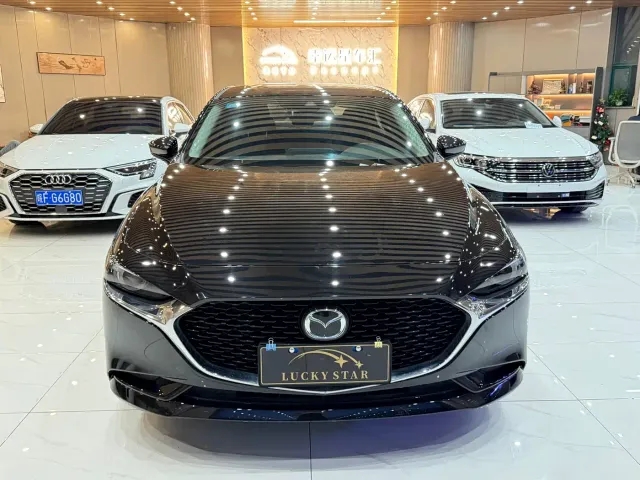 Mazda Axela — Фото автомобиля 7