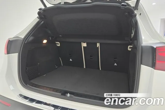 Mercedes-Benz EQA — Фото автомобиля 11