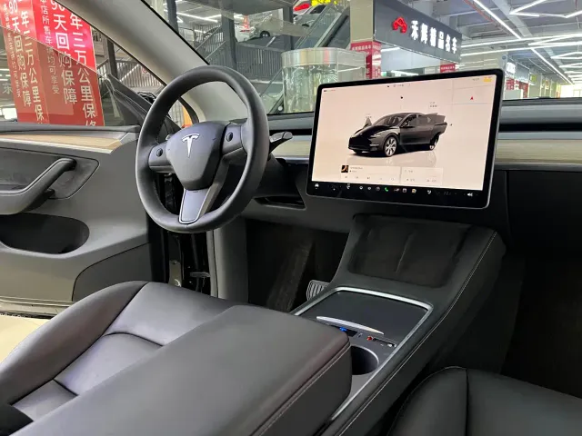 Tesla Model Y — Фото автомобиля 5