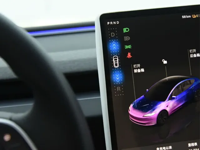 Tesla Model 3 — Фото автомобиля 10