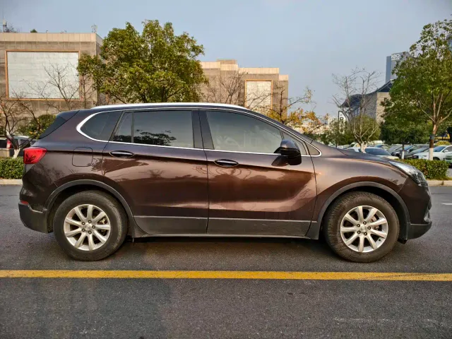 Buick Envision Plus — Фото автомобиля 4