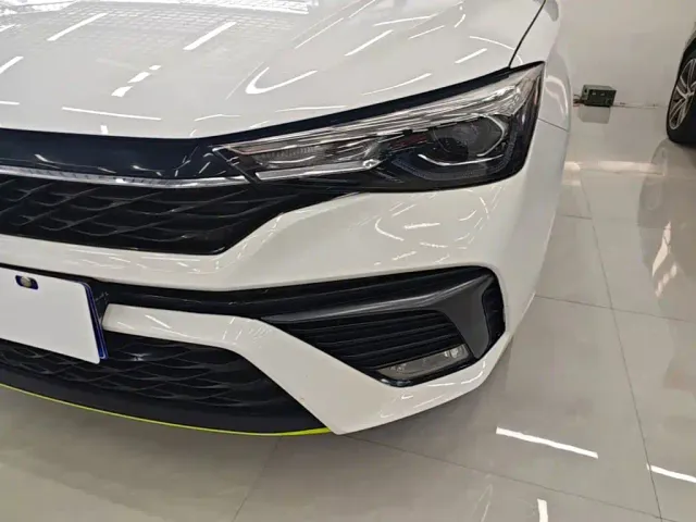 Roewe i5 — Фото автомобиля 23