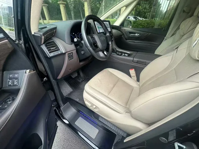 Toyota Alphard — Фото автомобиля 4