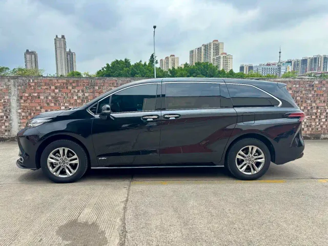 Toyota Sienna — Фото автомобиля 7