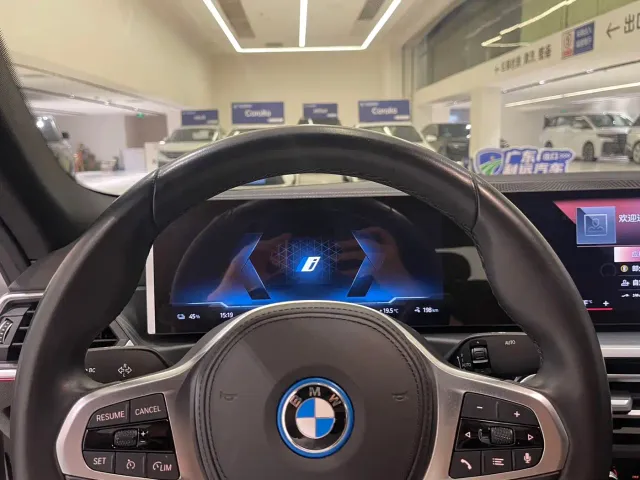 BMW i4 — Фото автомобиля 8