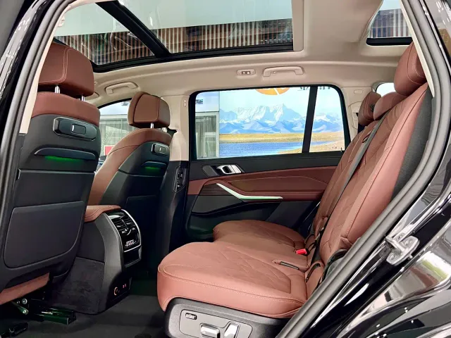 BMW X7 — Фото автомобиля 10