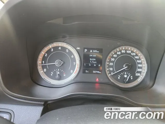 Hyundai Venue — Фото автомобиля 7