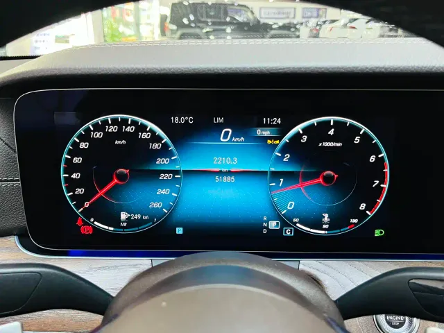Mercedes-Benz E-Class — Фото автомобиля 11