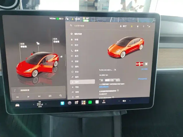 Tesla Model 3 — Фото автомобиля 11