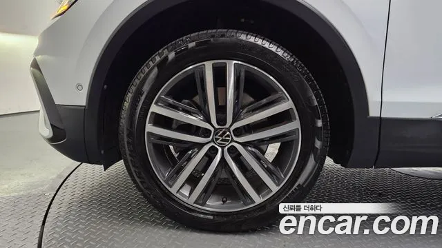 Volkswagen Tiguan — Фото автомобиля 3