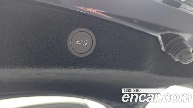 Tesla Model 3 — Фото автомобиля 30