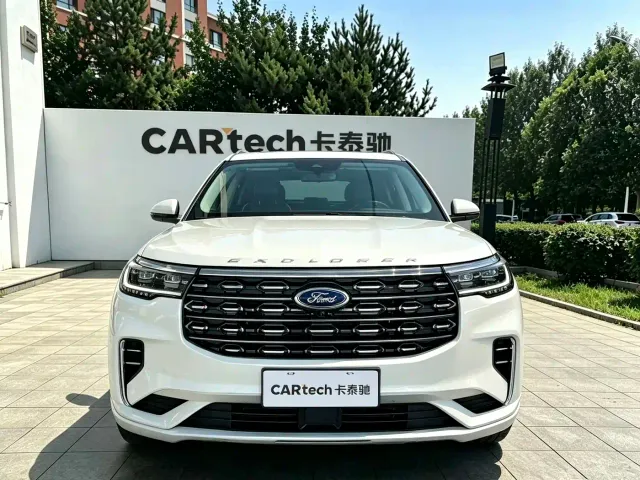 Ford Explorer — Фото автомобиля 2