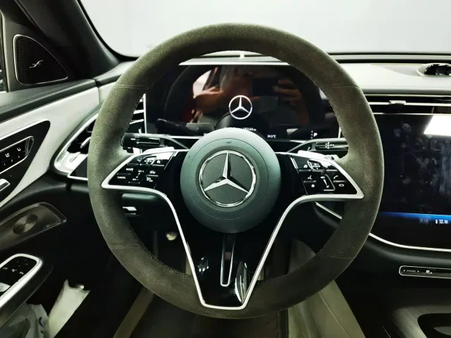 Mercedes-Benz E-Class — Фото автомобиля 12