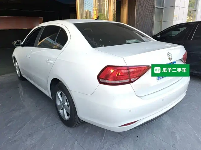 Volkswagen Lavida — Фото автомобиля 24