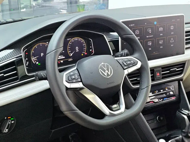 Volkswagen Tiguan L — Фото автомобиля 11