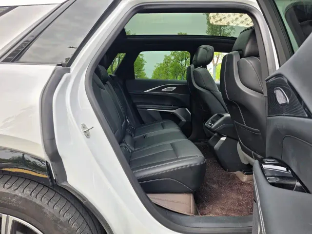 Cadillac Lyriq — Фото автомобиля 11