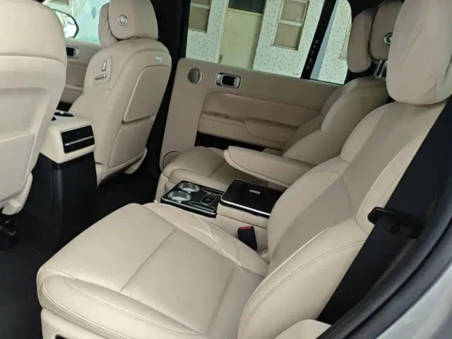 Li Auto L9 — Фото автомобиля 16