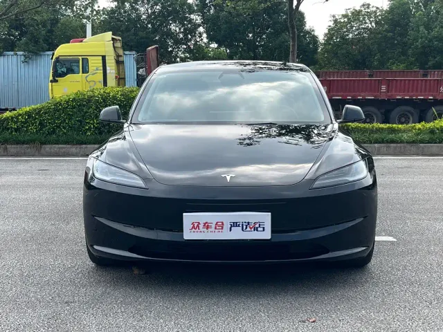 Tesla Model 3 — Фото автомобиля 2