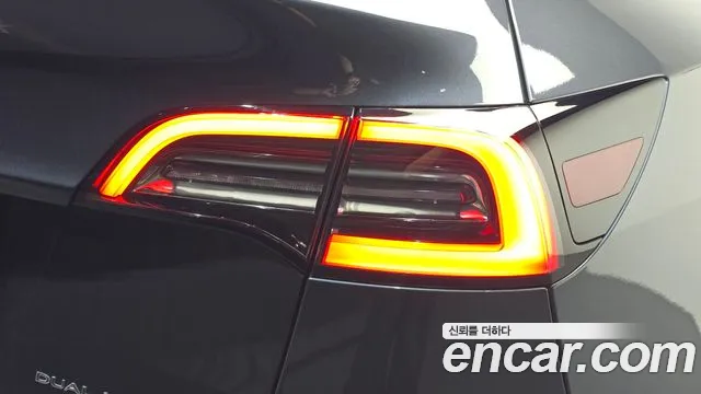 Tesla Model Y — Фото автомобиля 23