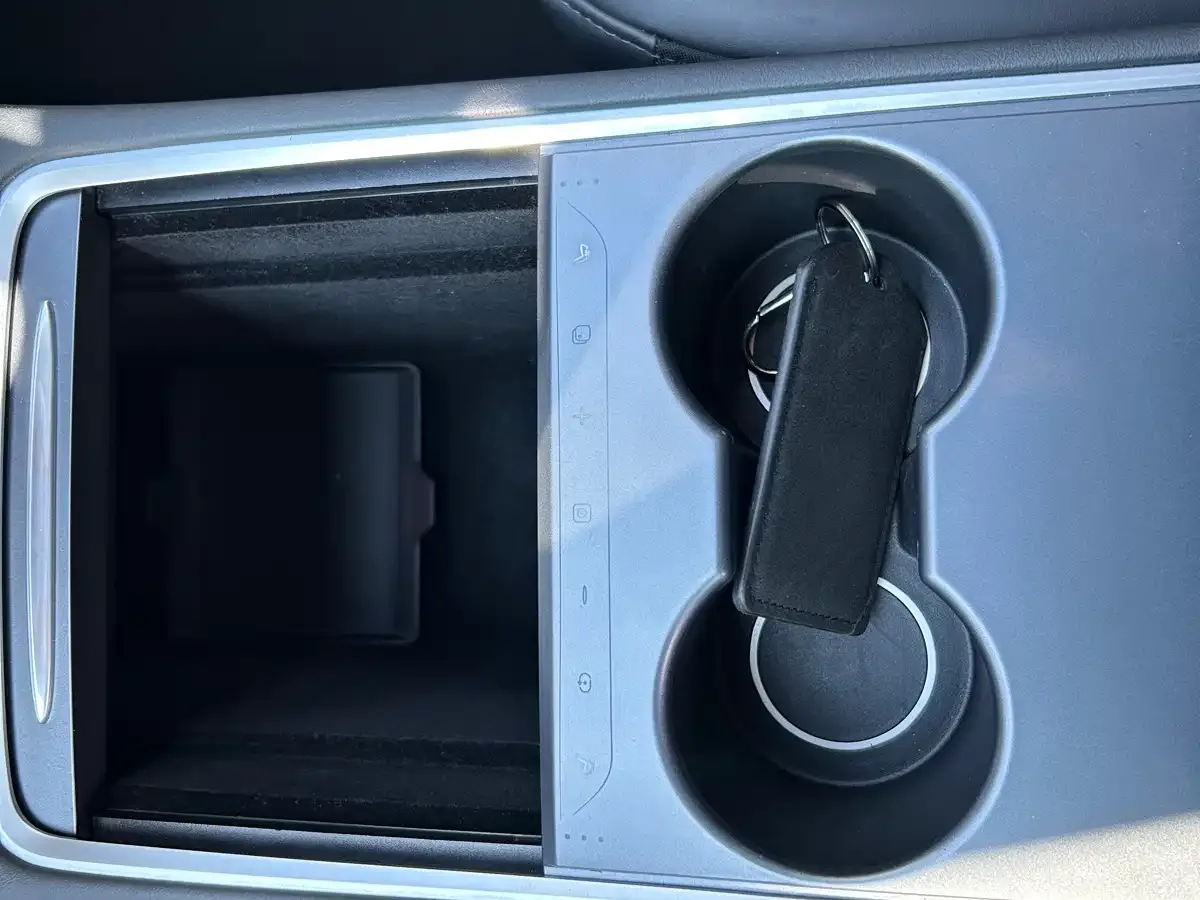 Tesla Model Y 2024 Rear-Wheel Drive Version — Фото автомобиля 18