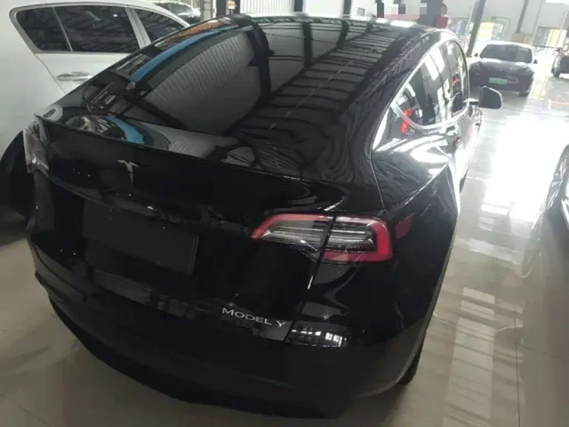 Tesla Model Y — Фото автомобиля 6