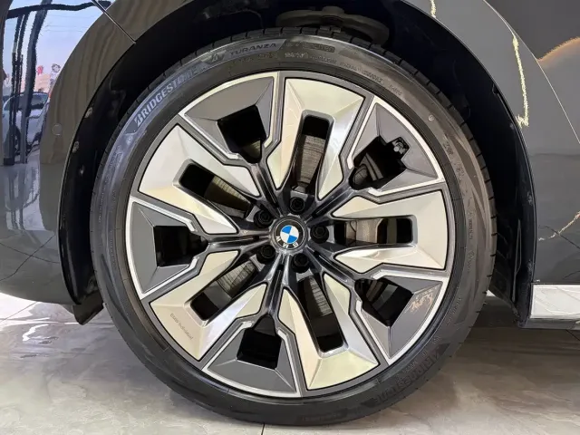 BMW BMW 7 Series 2023 Model 740Li Premium Luxury Package — Фото автомобиля 6