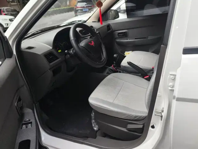 Wuling Hongguang — Фото автомобиля 9